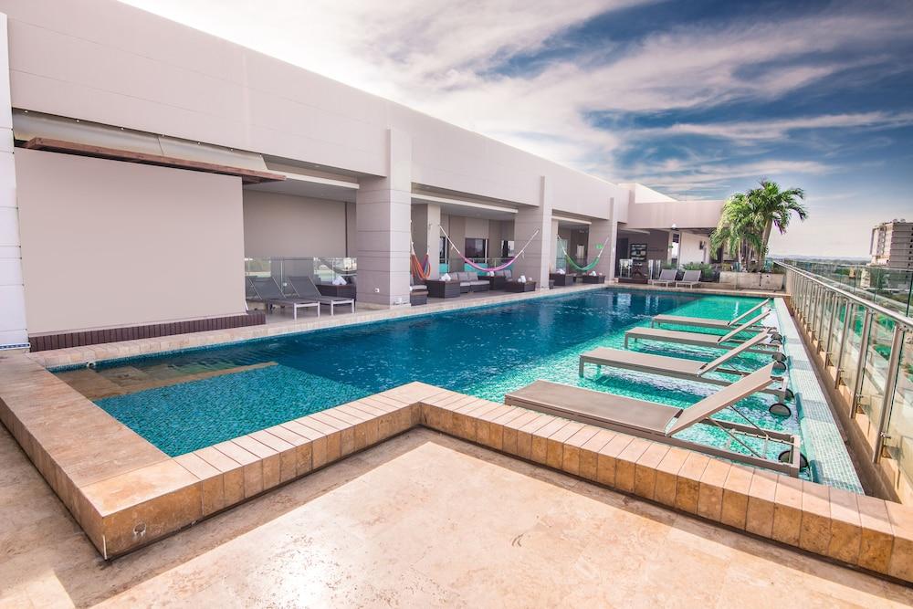 Ghl Hotel Montería Extérieur photo Rooftop pool at the hotel