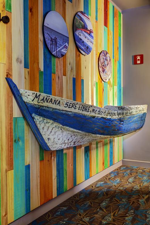 Ghl Hotel Montería Extérieur photo A boat with the phrase "Tomorrow will be free" written on it
